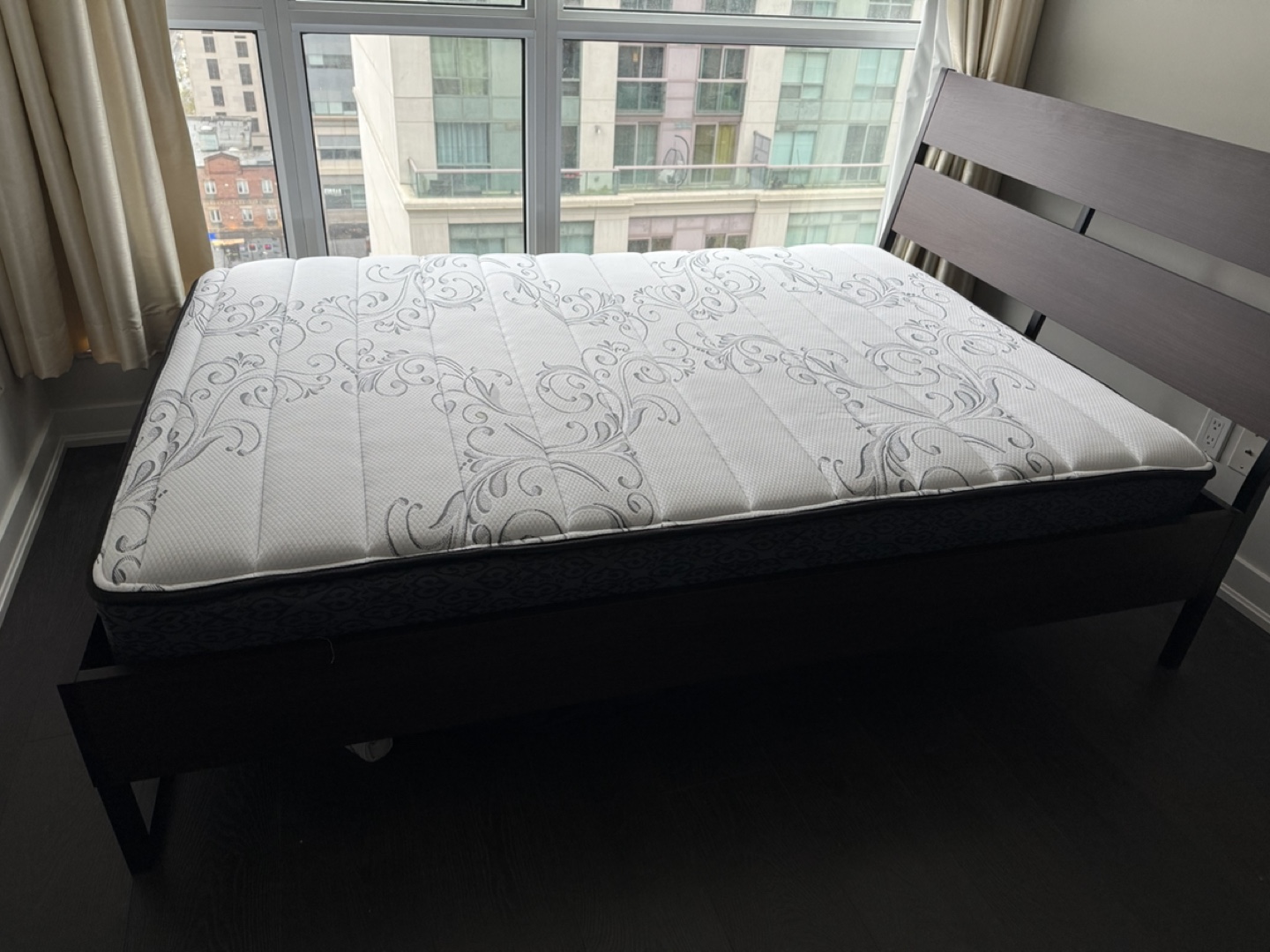 Double Bed Frame with Slatted Base, Great condition Mattress - photo 2