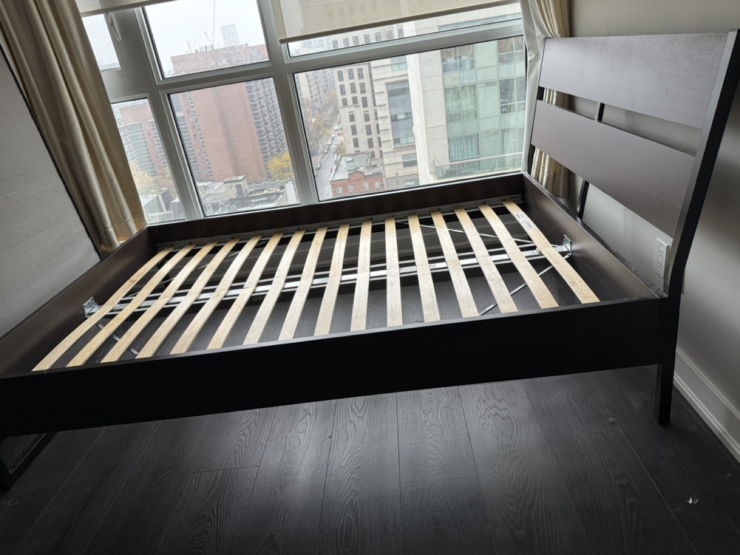 Double Bed Frame with Slatted Base, Great condition Mattress - photo 5