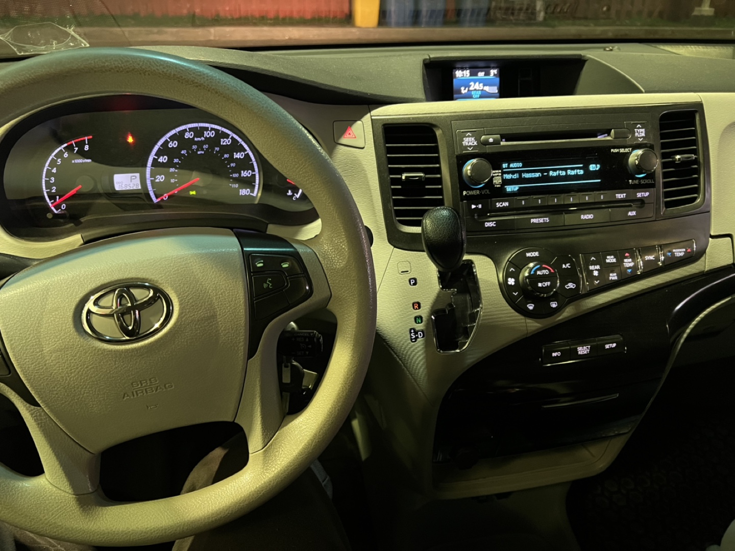 Toyota Sienna 2013 clean title very low kilometers - photo 2