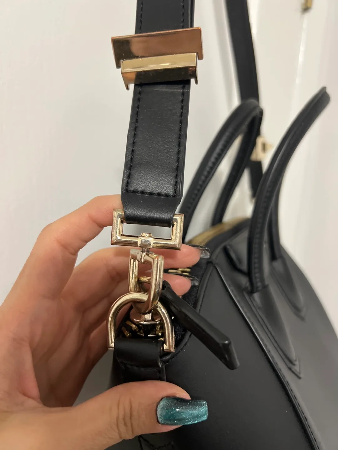 Givenchy Black Leather Handbag image indicator(2)