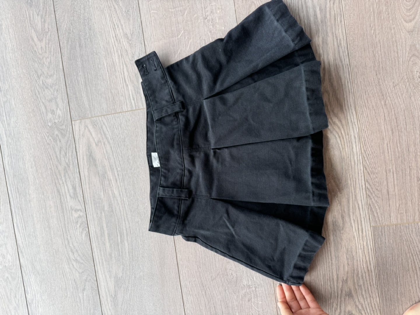 Wilfred Black Pleated mini Skirt