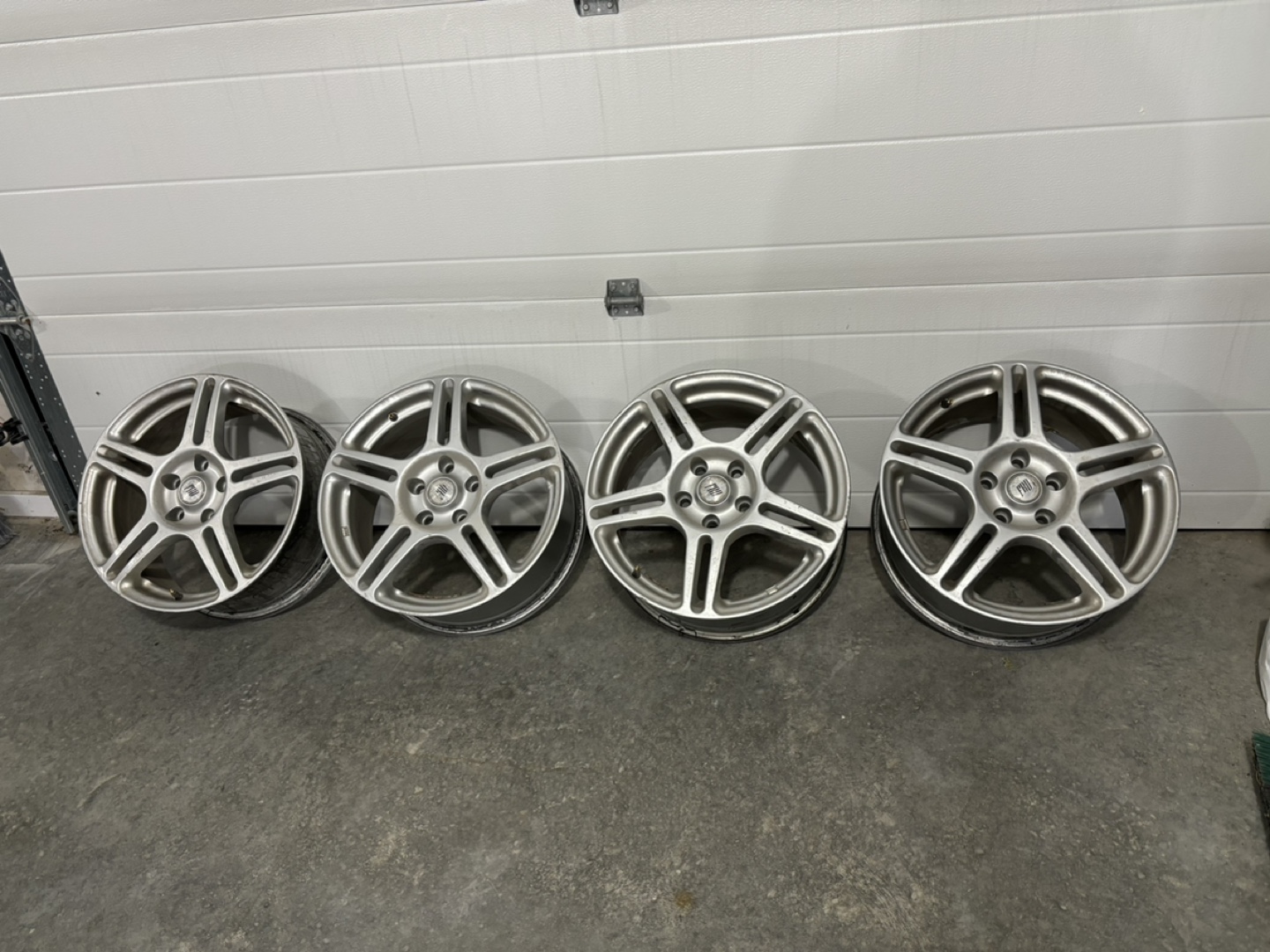 Set of 4 aluminum FRD 17 inch rims