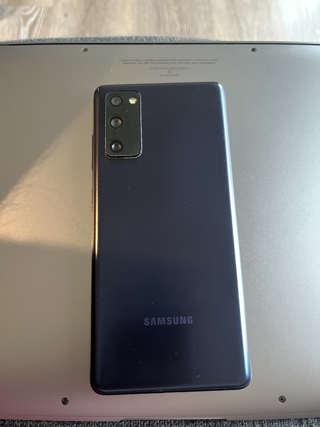 Samsung Galaxy S20 FE - photo 2