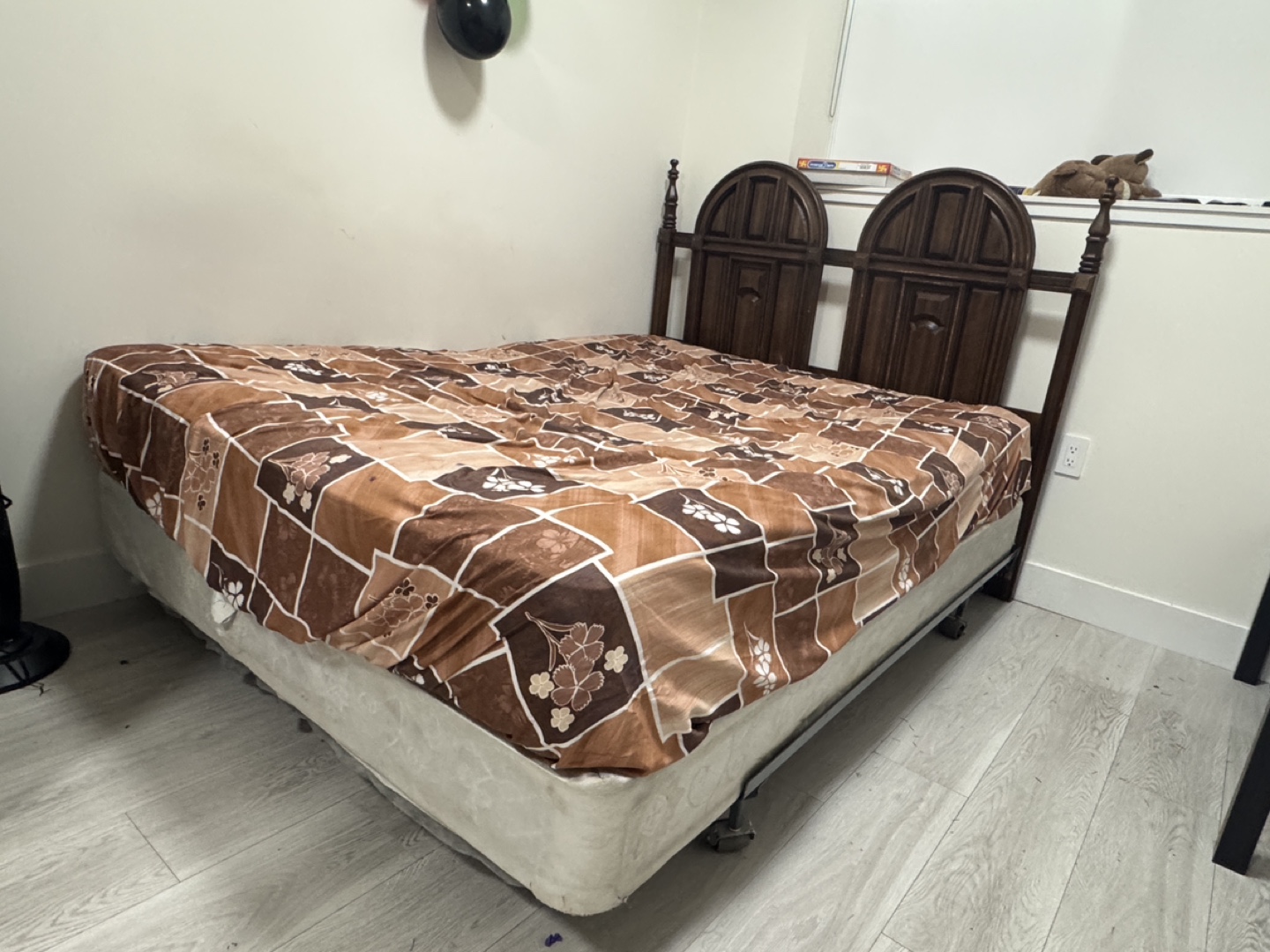 Bed+Mattress+Base Queen Size and 2 set Of drawers - photo 2