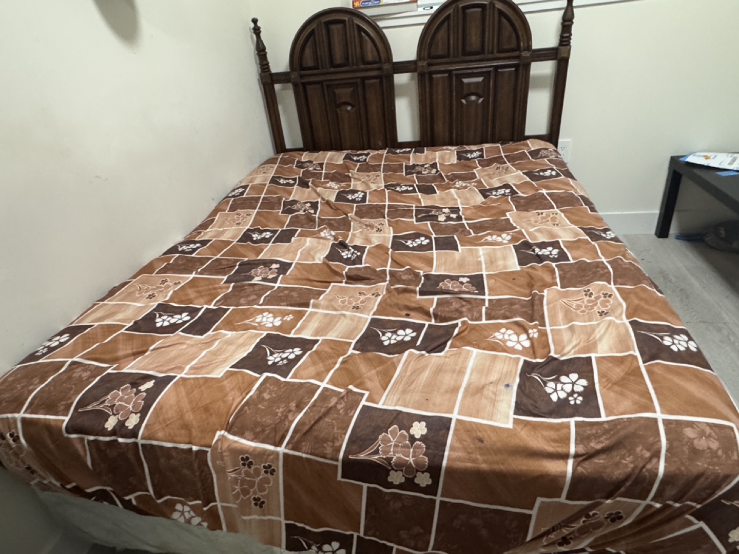 Bed+Mattress+Base Queen Size and 2 set Of drawers - photo 3