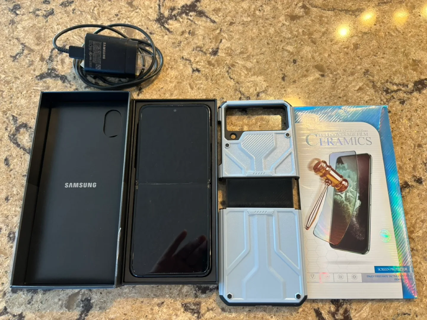 Samsung Galaxy Z Flip 4 thumbnail