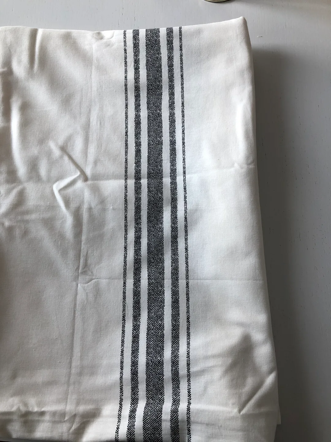 New White and Black Striped Tablecloth image indicator(4)