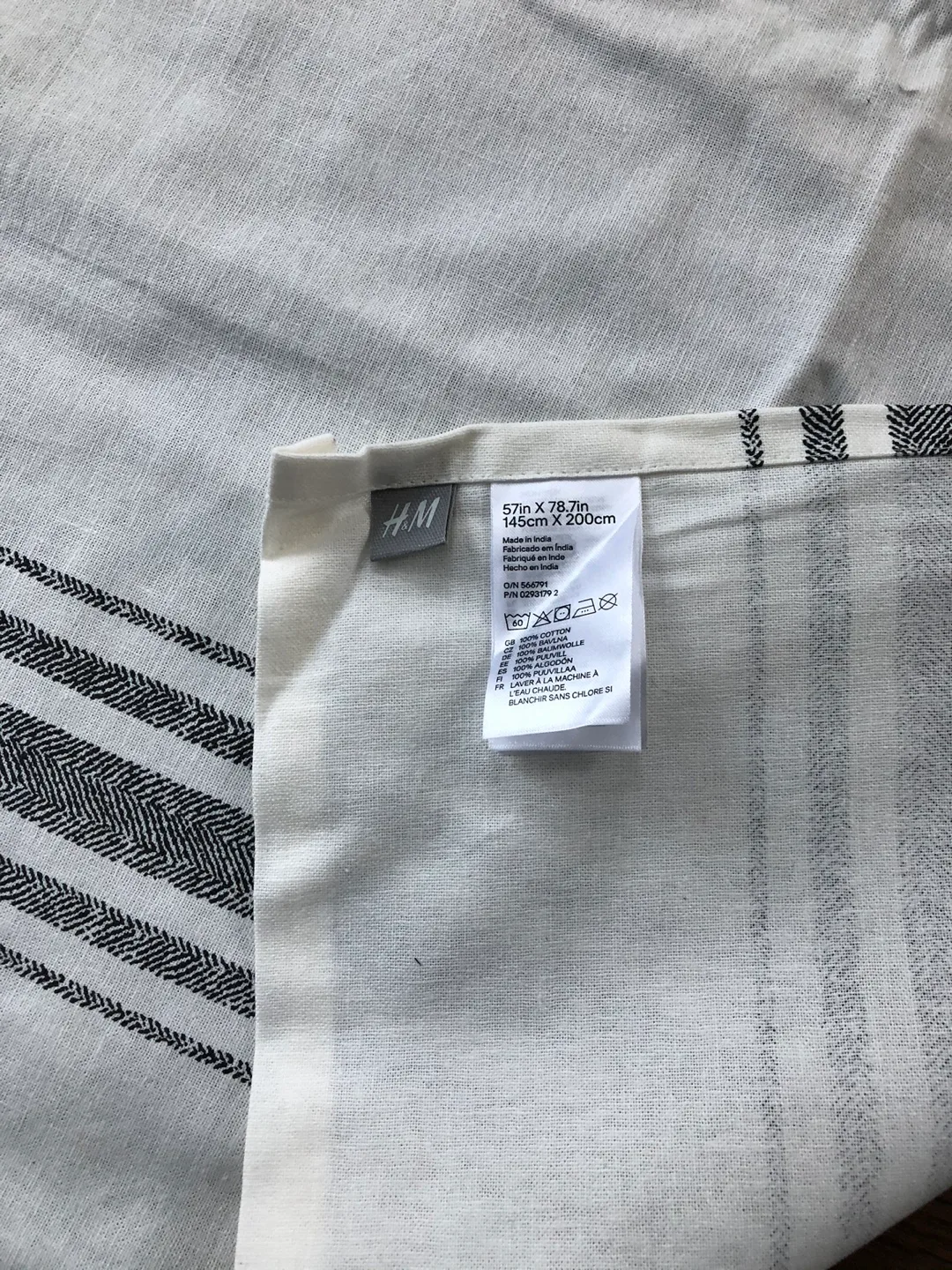 New White and Black Striped Tablecloth image indicator(3)