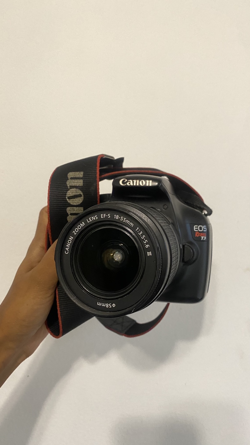 Canon EOS Rebel T3 DSLR Camera with 18-55mm Kit Lens