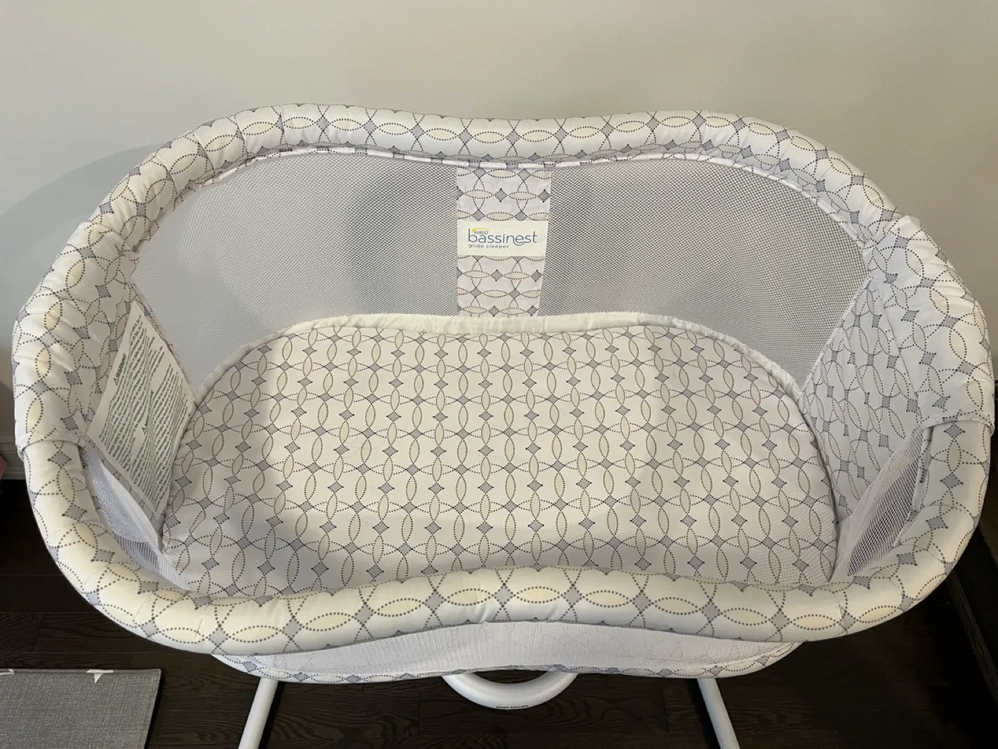 Halo BassiNest Glide Sleeper (Baby Bassinet) image indicator(2)