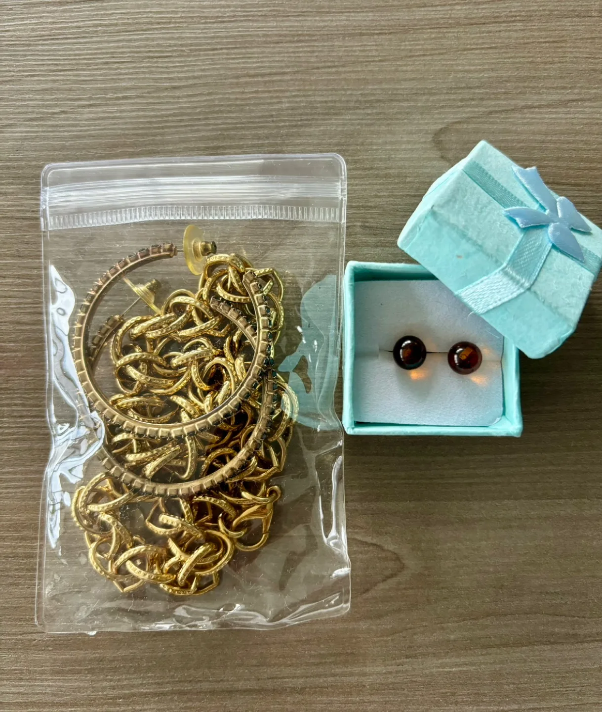 Gold Tone Necklace and Earrings Set image indicator(5)