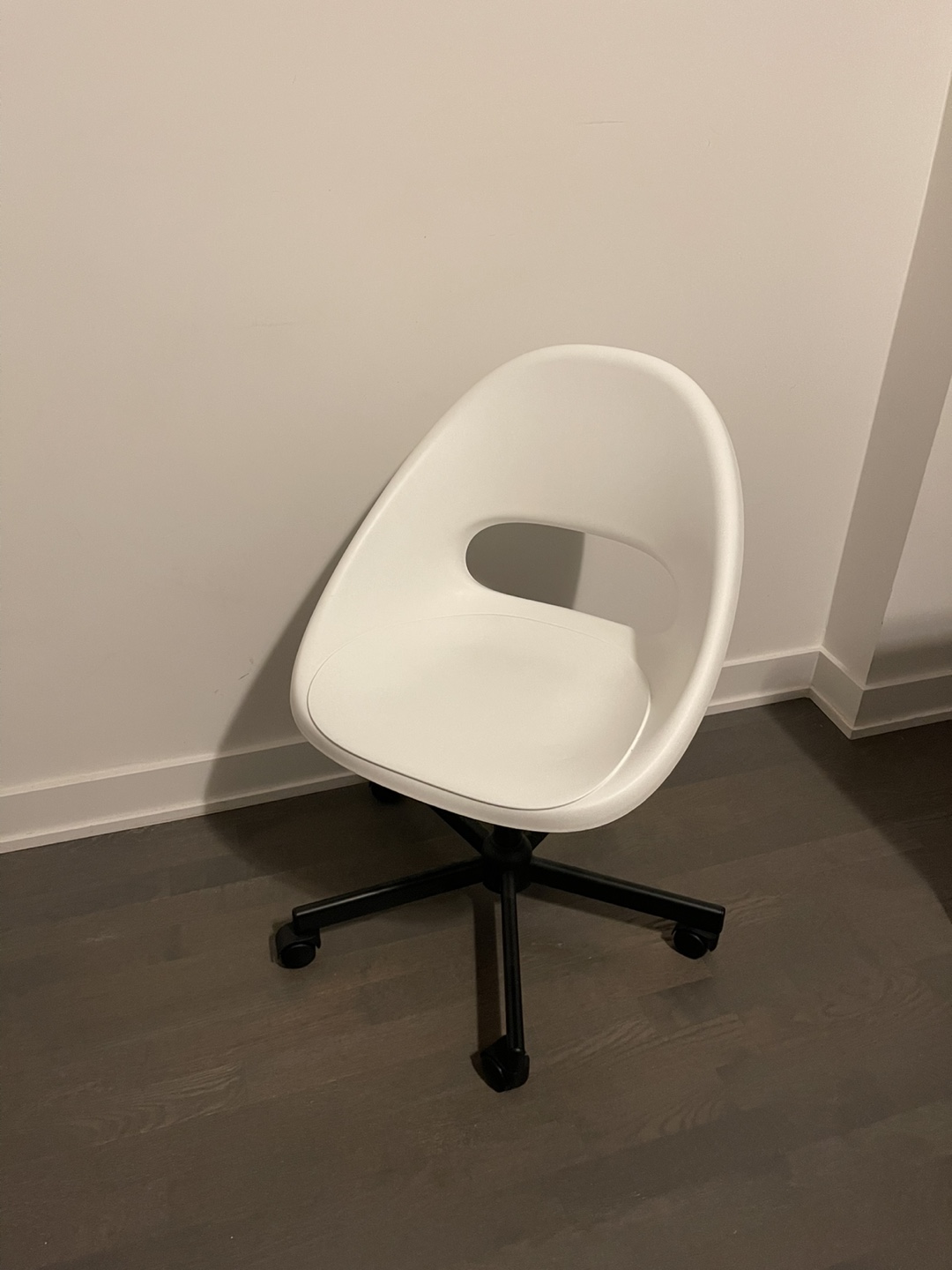 Swivel office chair