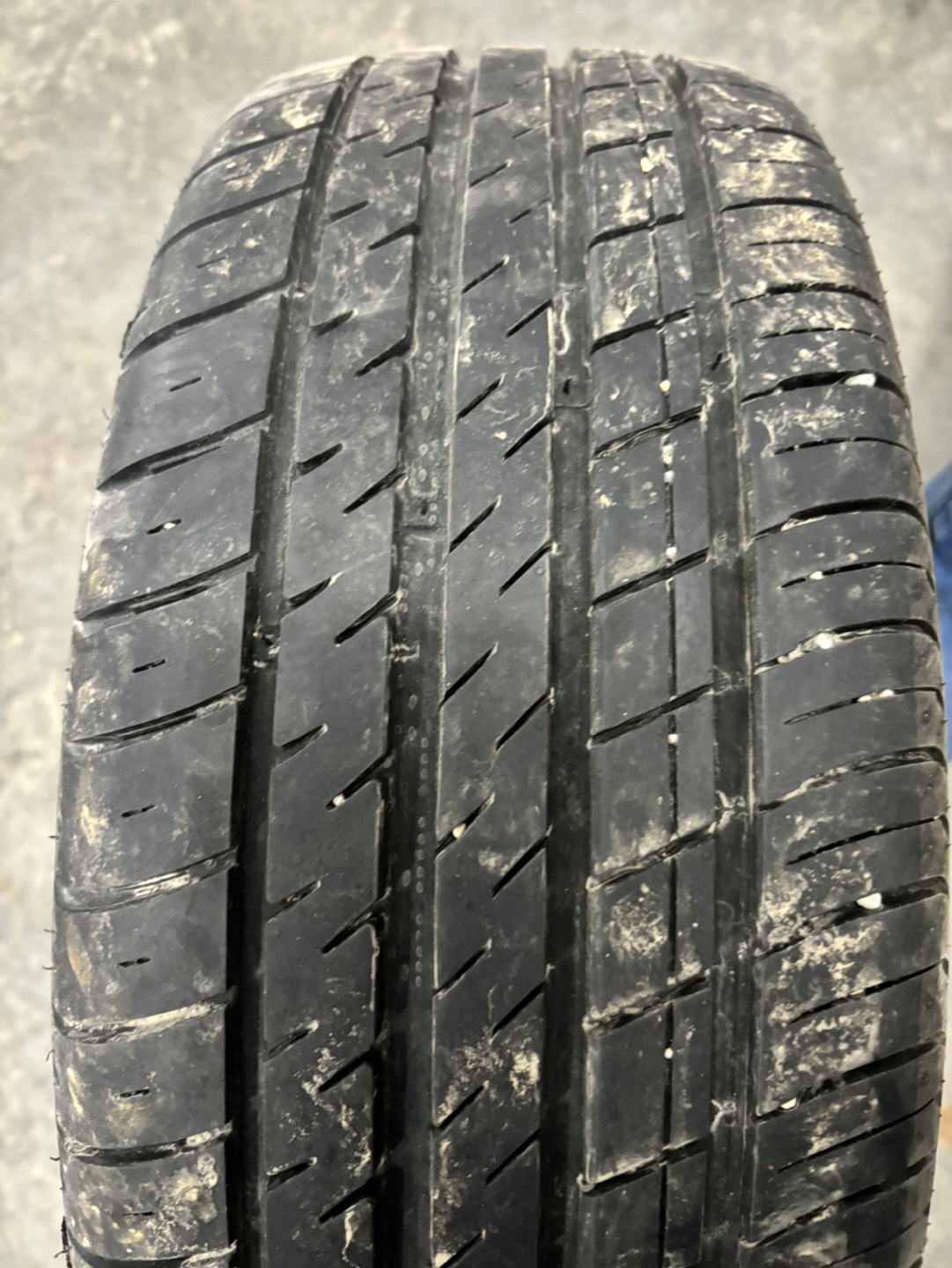 Set of 4 Kia 18 inch wheel and tire - photo 5