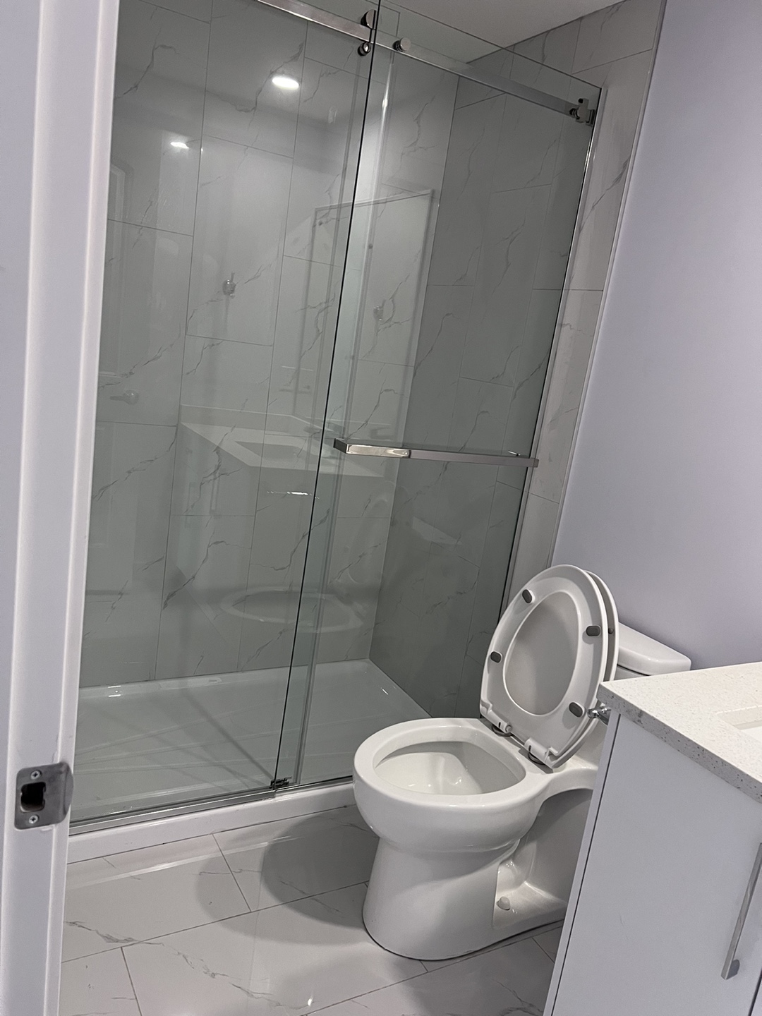 Basement suite with private bathroom - photo 4