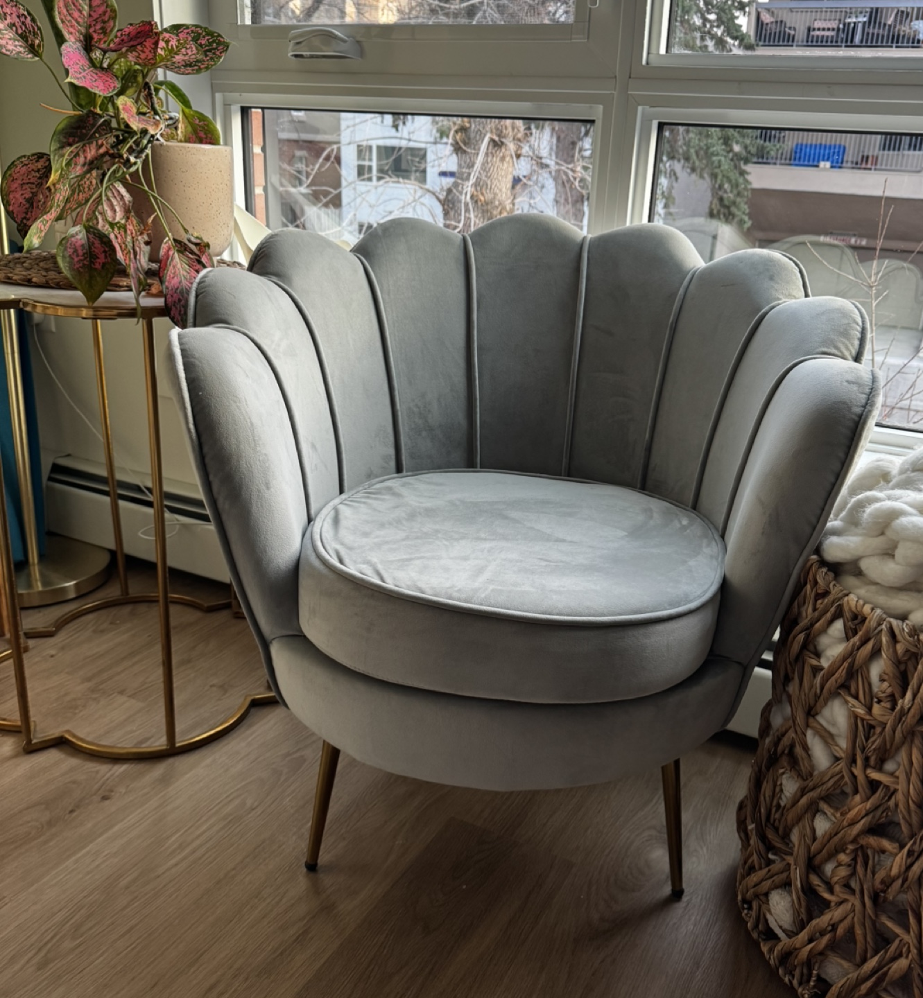 Grey Velvet Scalloped Accent Chair - photo 3