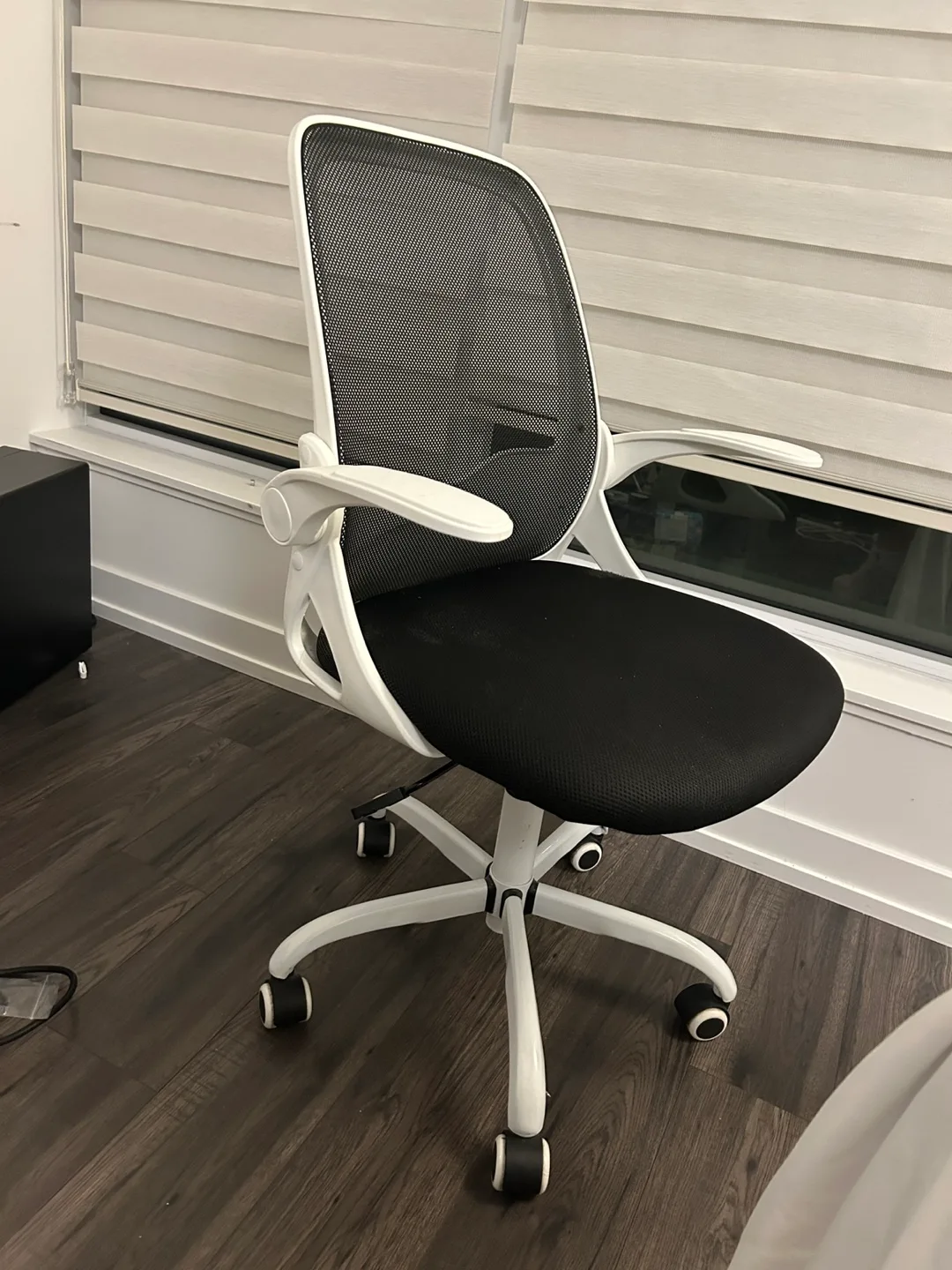 White Mesh Office Chair thumbnail