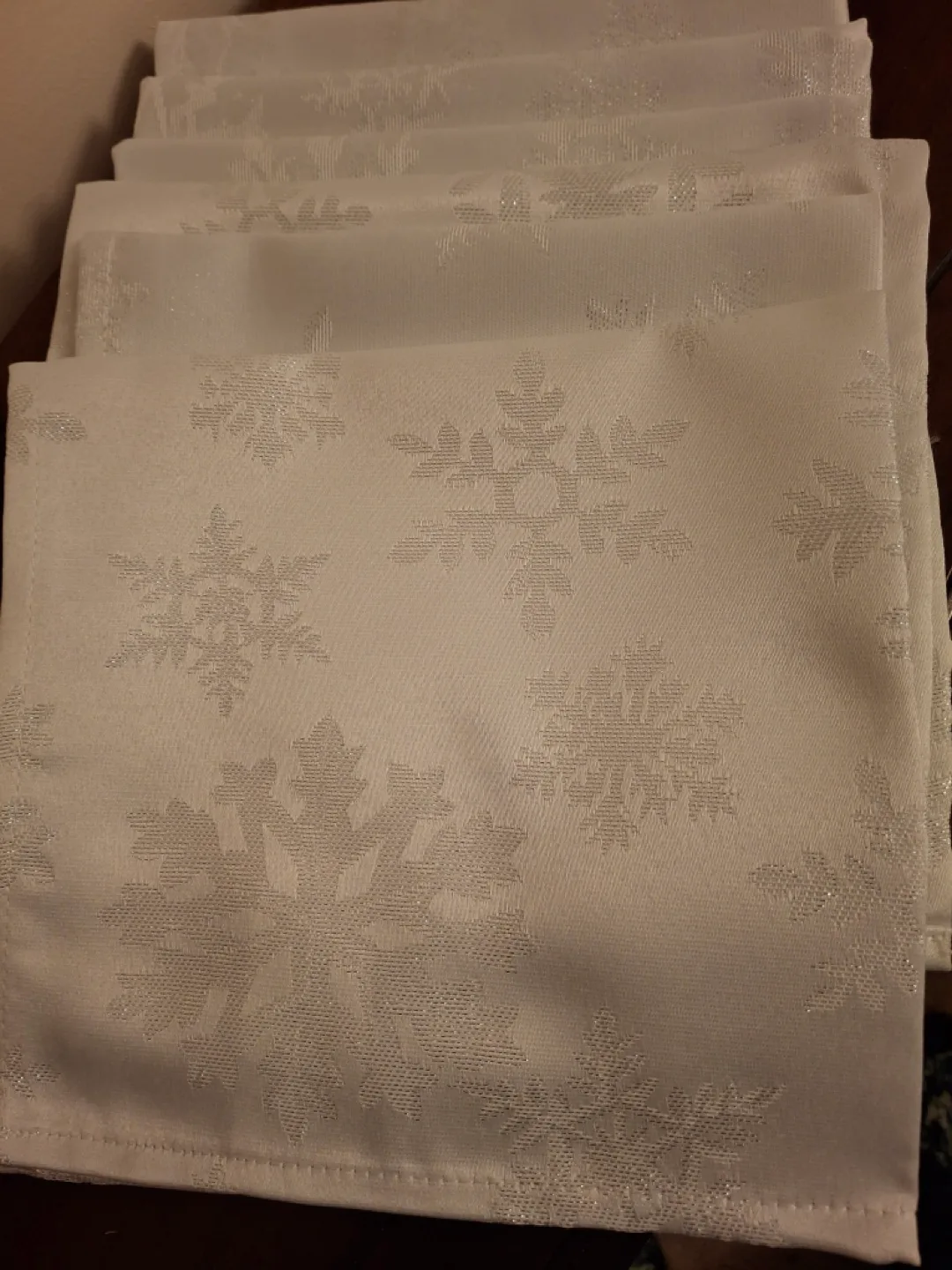 Set of 6 snowflake design dinner napkins image indicator(4)
