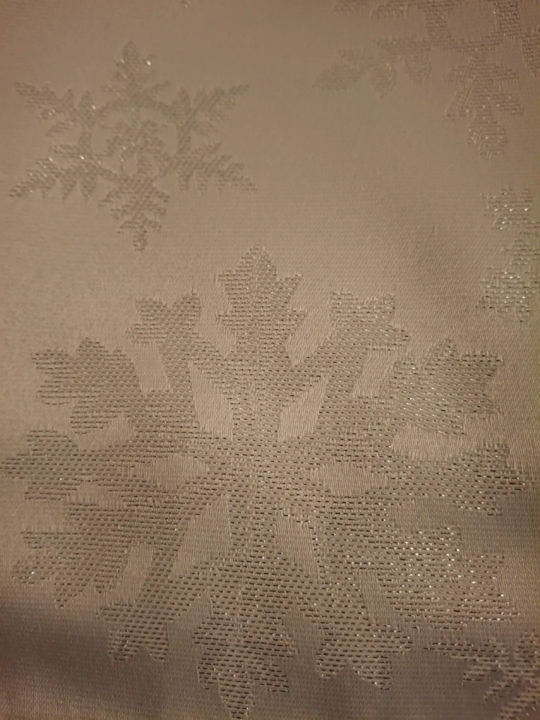 Set of 6 snowflake design dinner napkins image indicator(2)