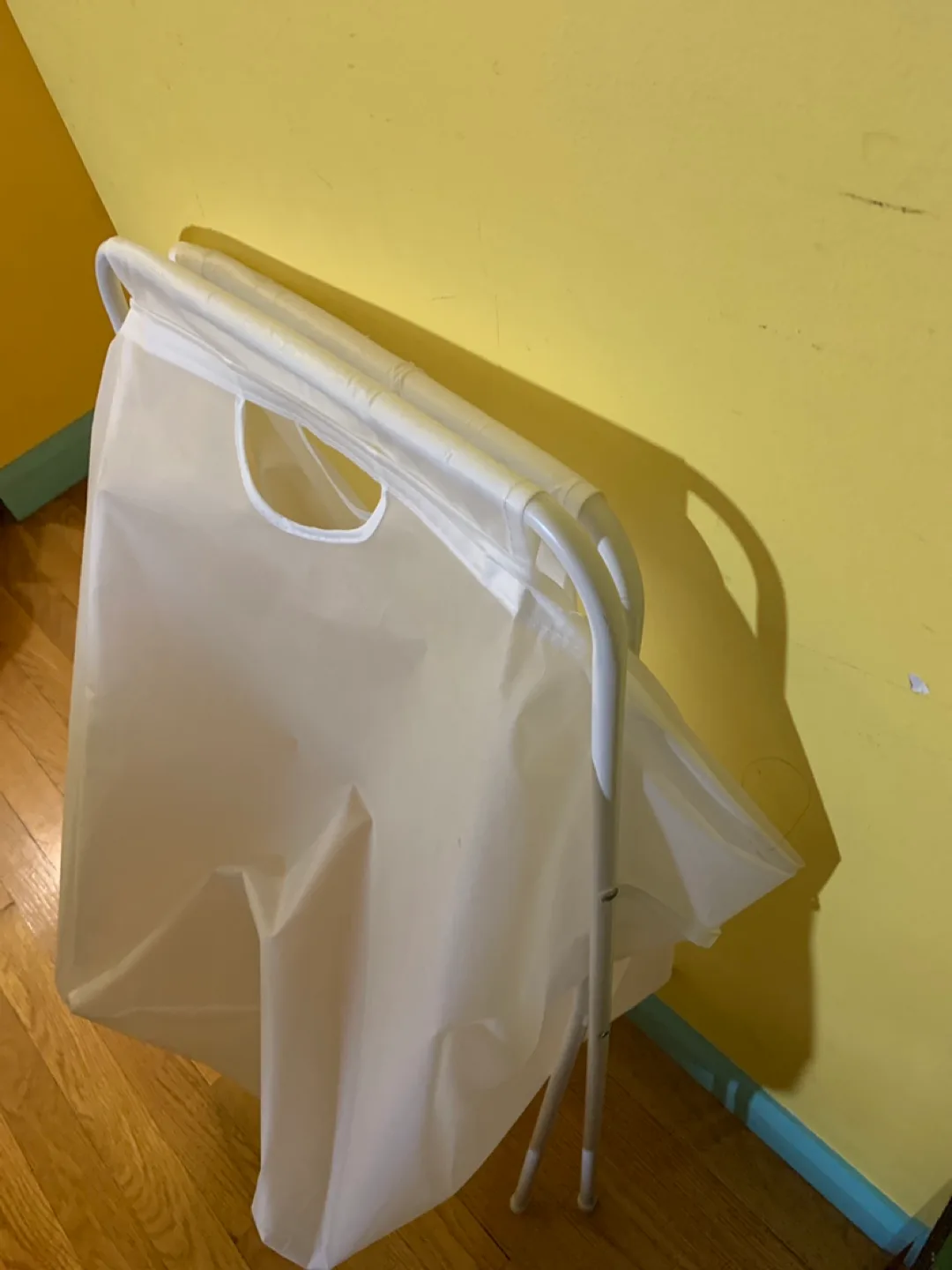 White Folding Laundry Hamper image indicator(3)