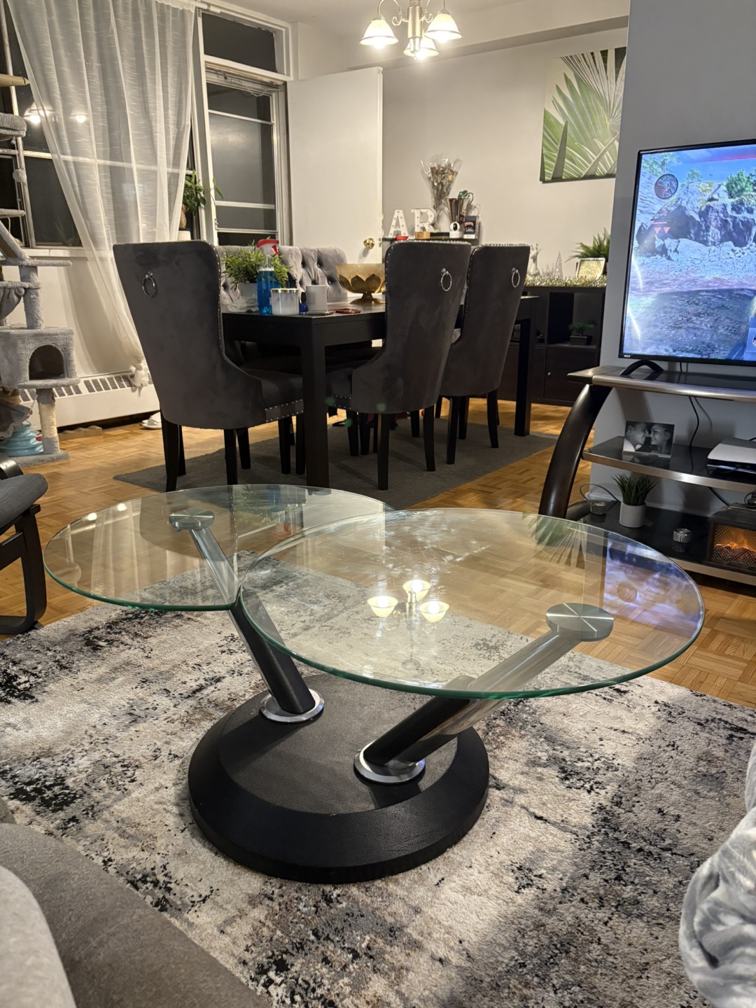 Circled swivel glass coffee table
