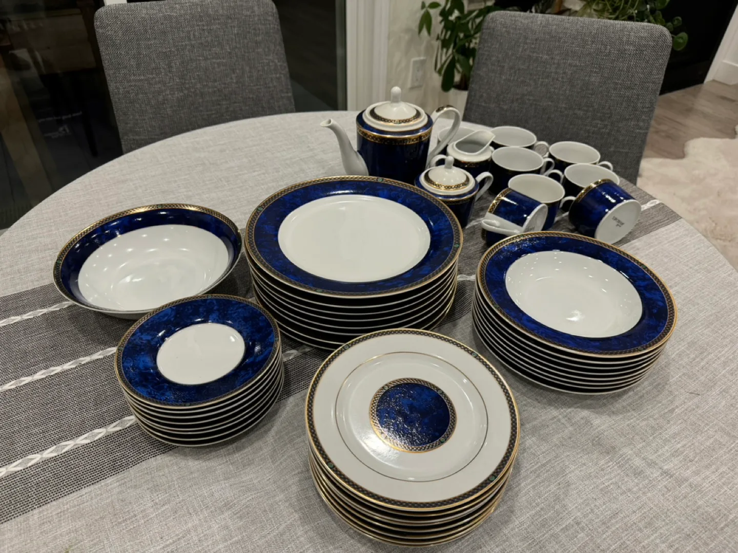 Blue and Gold Dinnerware and Tea Set image indicator(6)