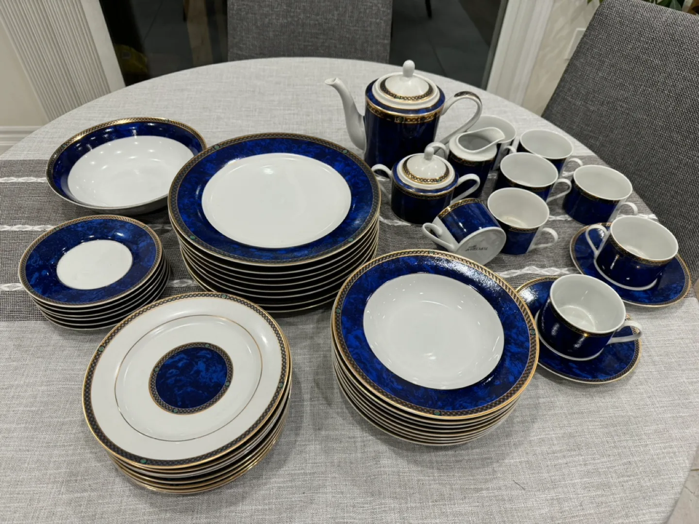 Blue and Gold Dinnerware and Tea Set image indicator(3)