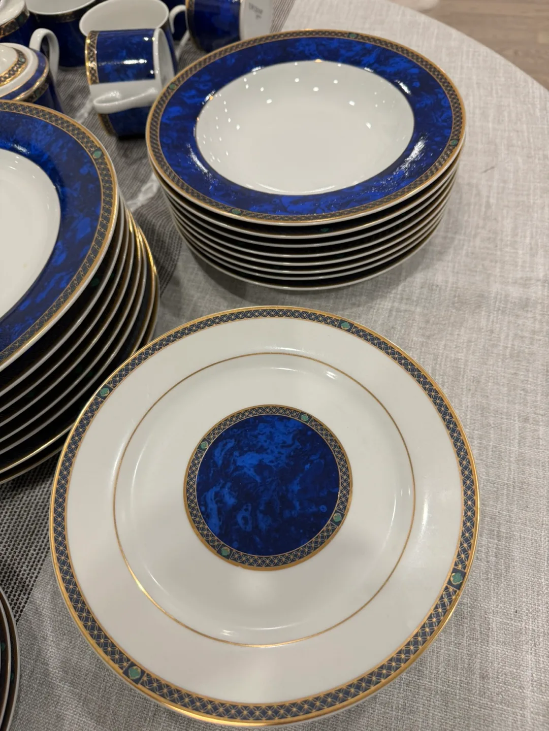 Blue and Gold Dinnerware and Tea Set image indicator(4)