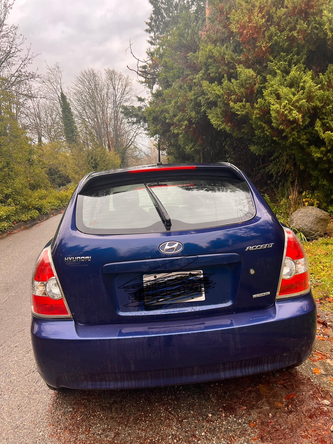 2010 Hyundai Accent GL Hatchback 5500$ OBO - photo 2