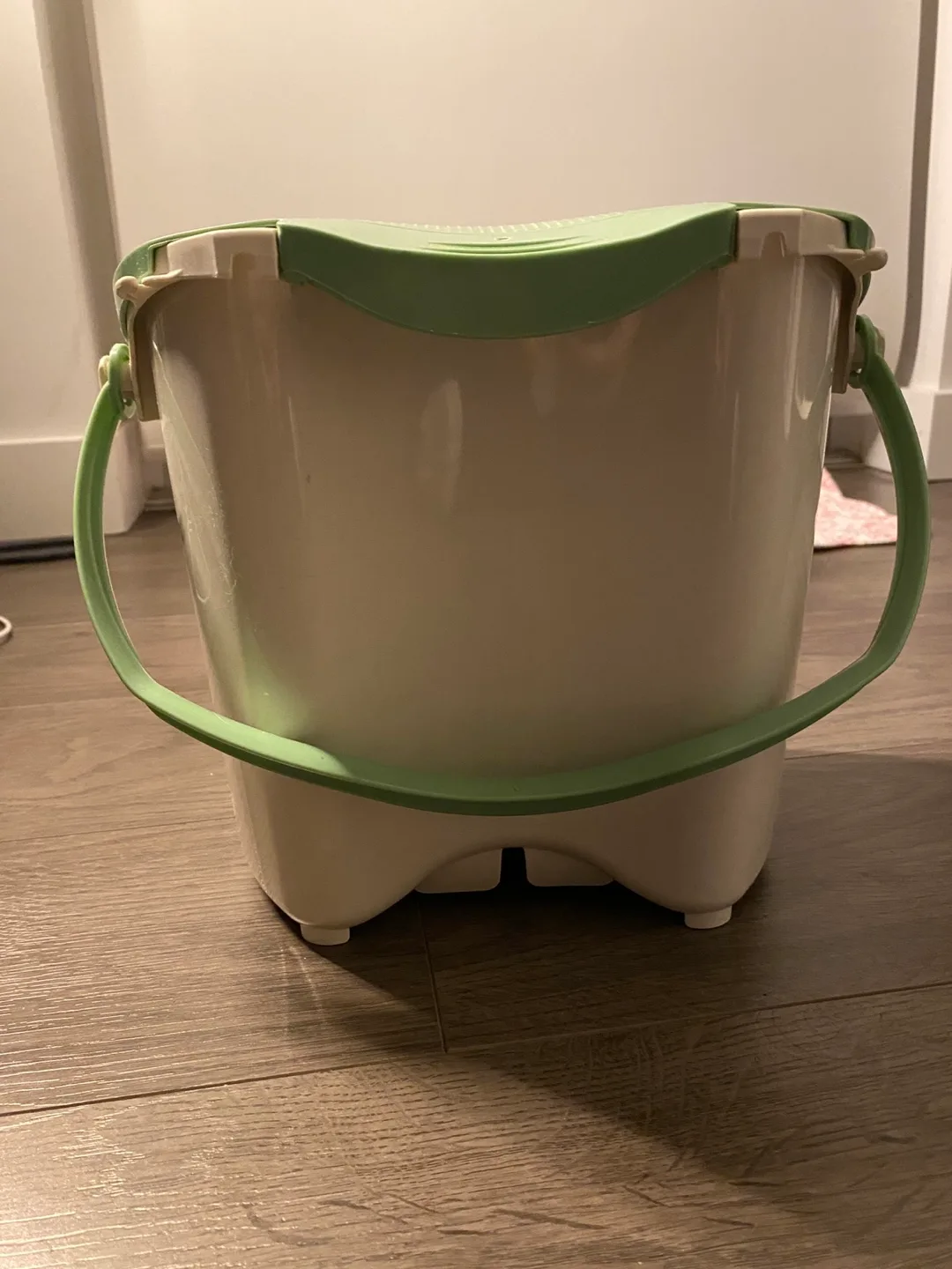 Green and White Compost Bin image indicator(2)