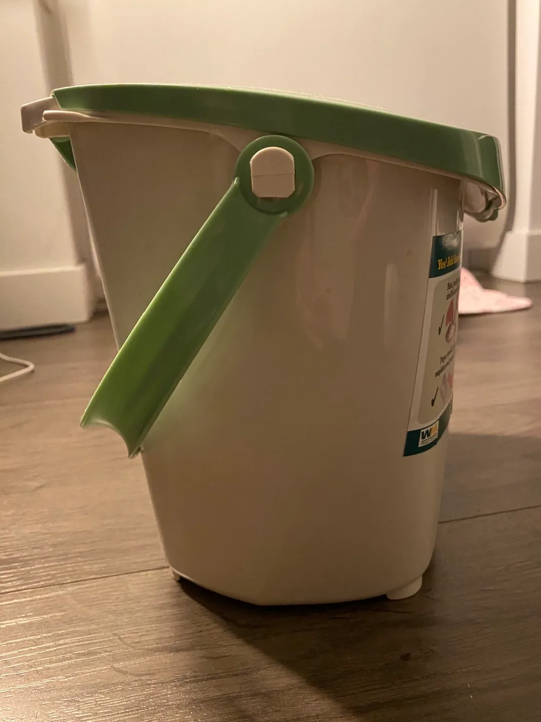 Green and White Compost Bin image indicator(3)