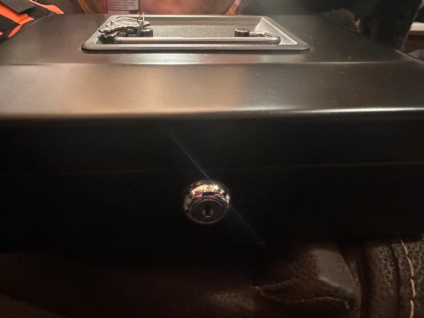 Sentry Lockable Cash Box image indicator(2)