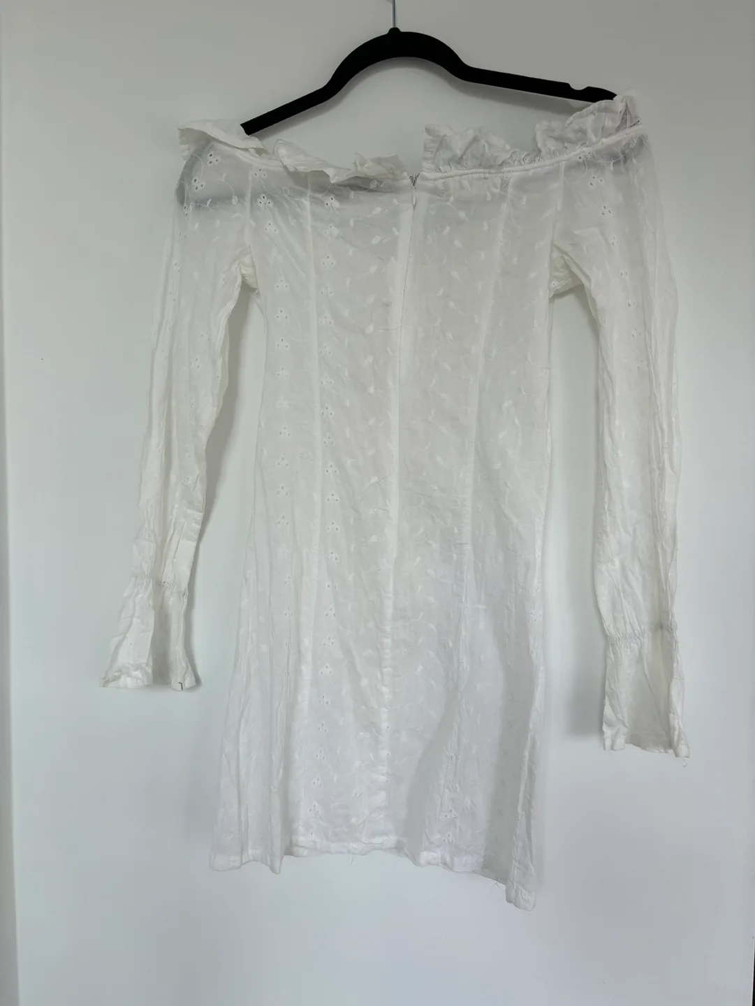 White Off-the-Shoulder Dress image indicator(3)