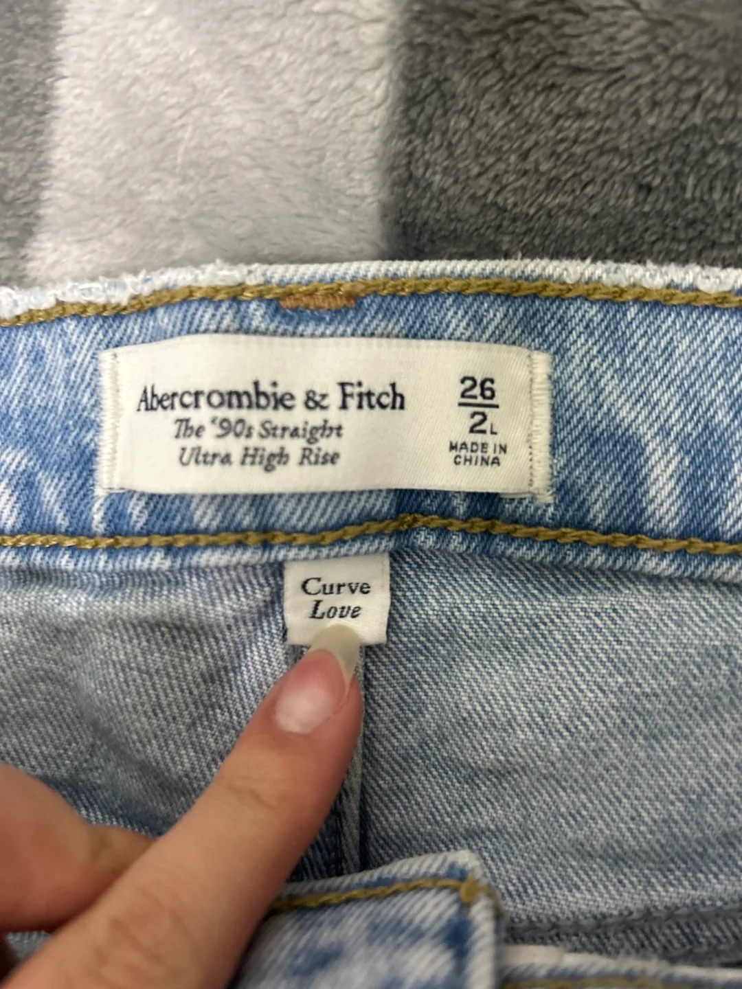 abercrombie & finch 90’s straight curvy love jeans image indicator(3)
