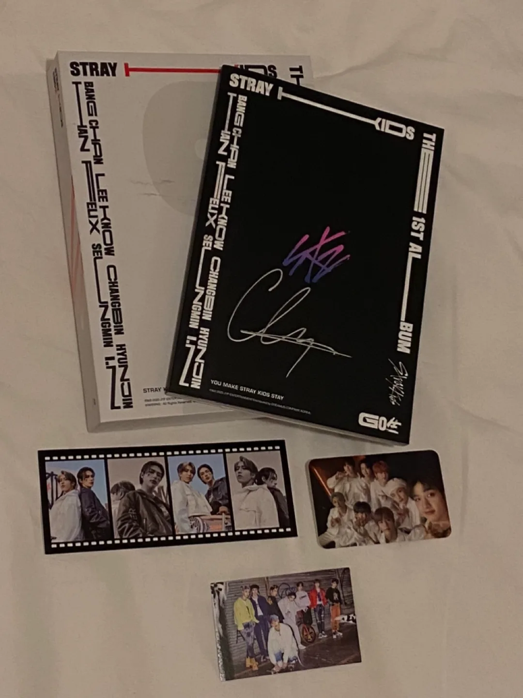 SIGNED Stray Kids Go KPOP Albums image indicator(2)