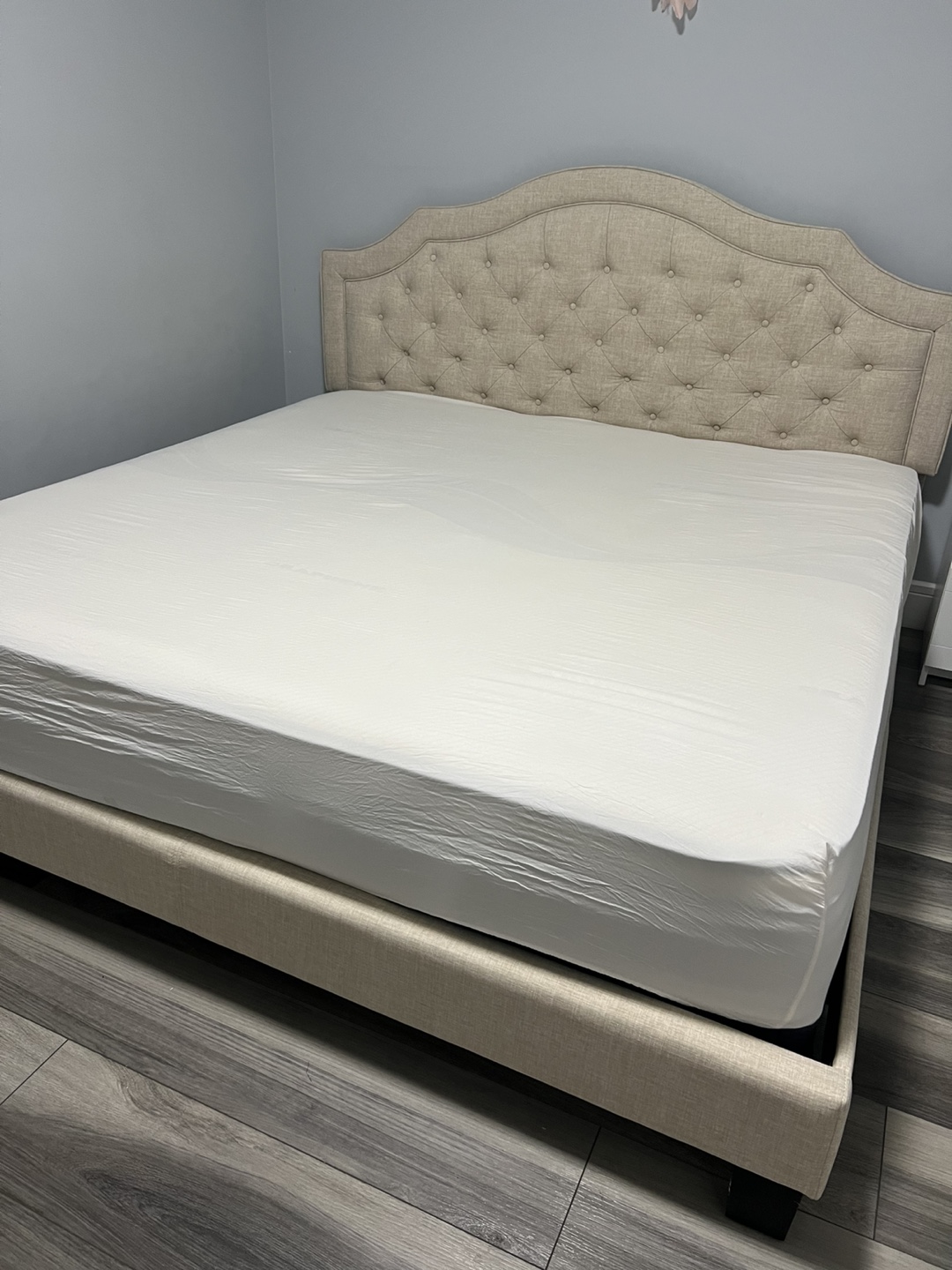 King Sized Upholstered Bed Frame - photo 3