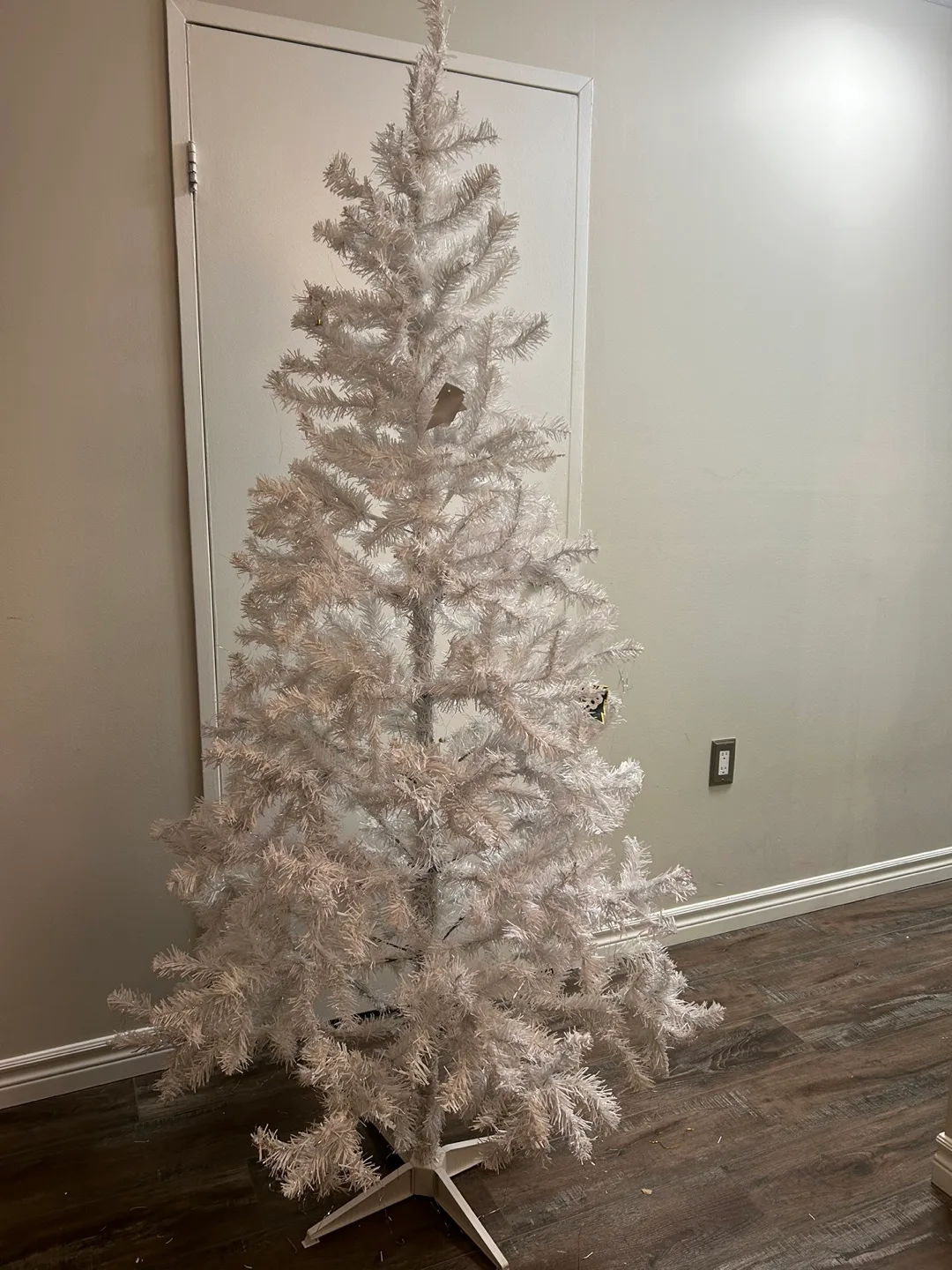 White Christmas Tree 6.5 ft image indicator(3)