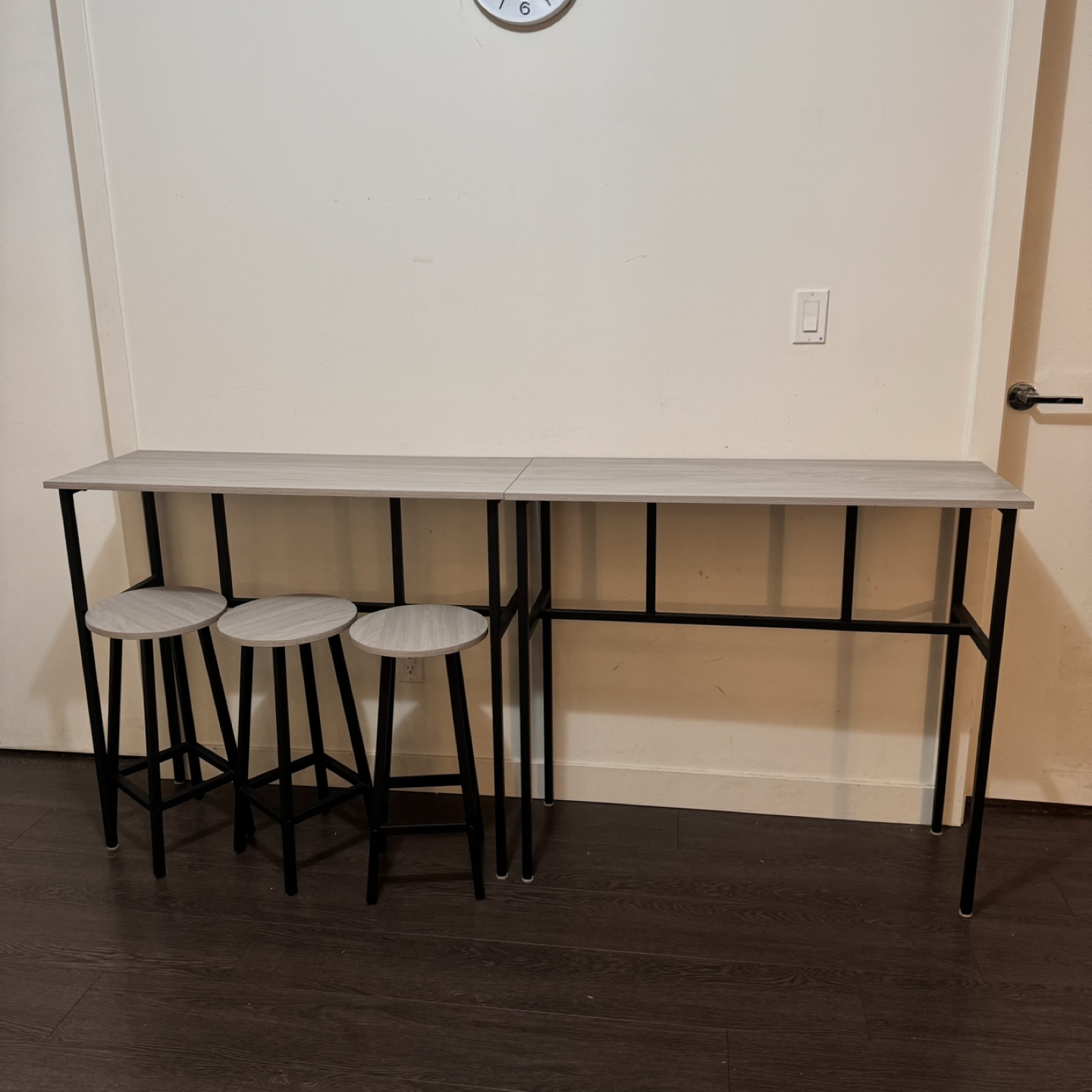 Kitchen Bar Table with 4 Stools