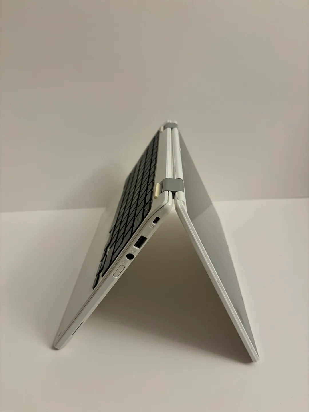 Acer Chromebook R 11 Convertible (White) image indicator(3)