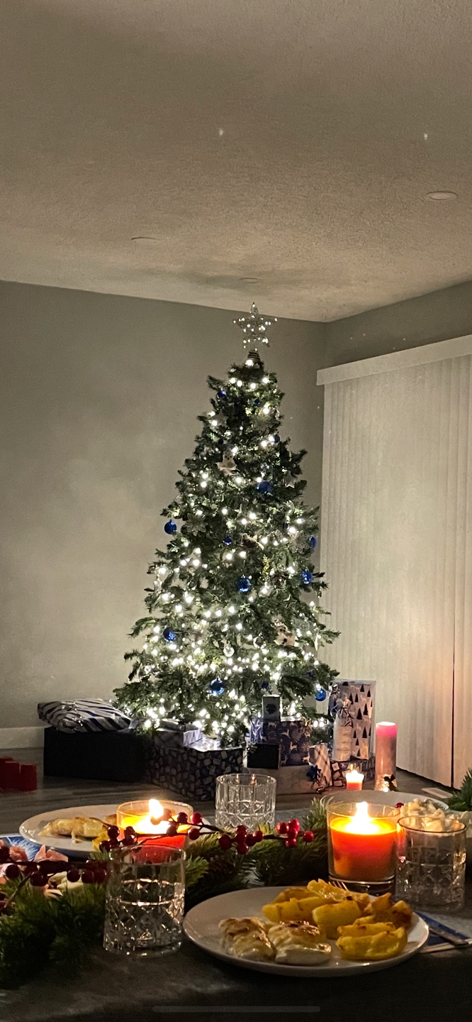 Pre-lit Artificial Christmas Tree