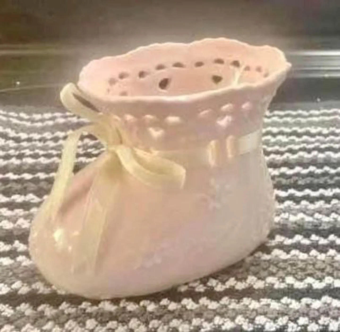 Baby shower gift / Cream Lace Baby Boot Vase image indicator(2)