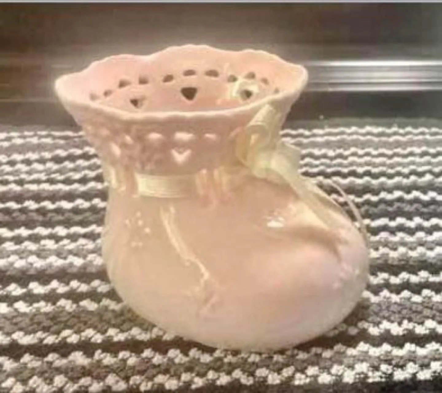 Baby shower gift / Cream Lace Baby Boot Vase image indicator(3)