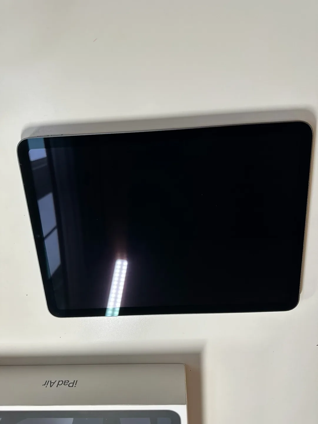 iPad Air (5th Generation) 256GB - Space Grey image indicator(5)