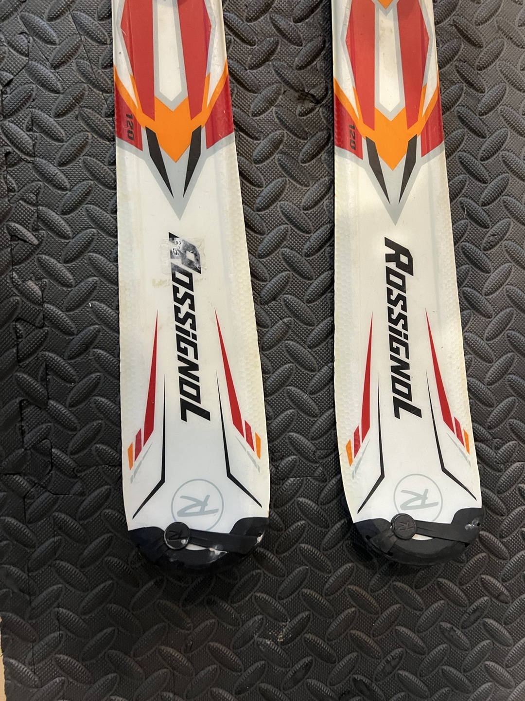 Rossignol Pursuit Jr Skis 120cm and poles 90 - photo 3
