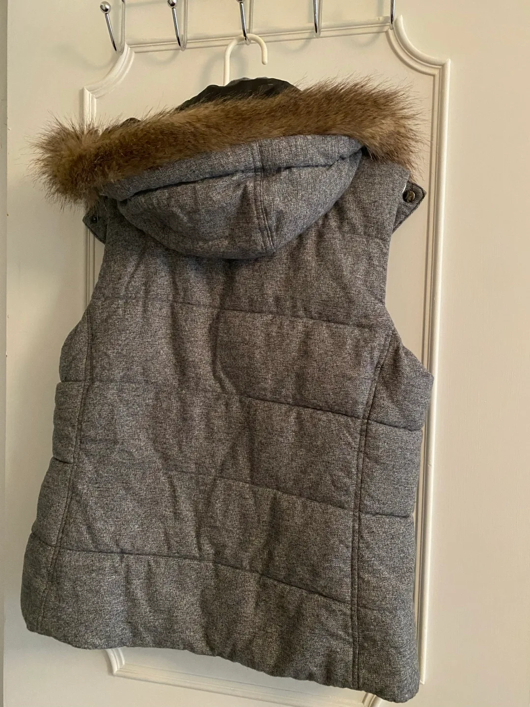 Banana Republic Women's Faux Fur Hooded Vest image indicator(3)