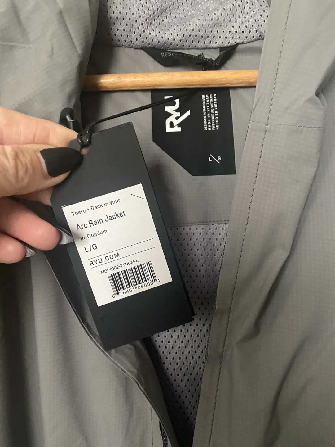 RYU Arc Rain Jacket - Size Large - Grey image indicator(3)