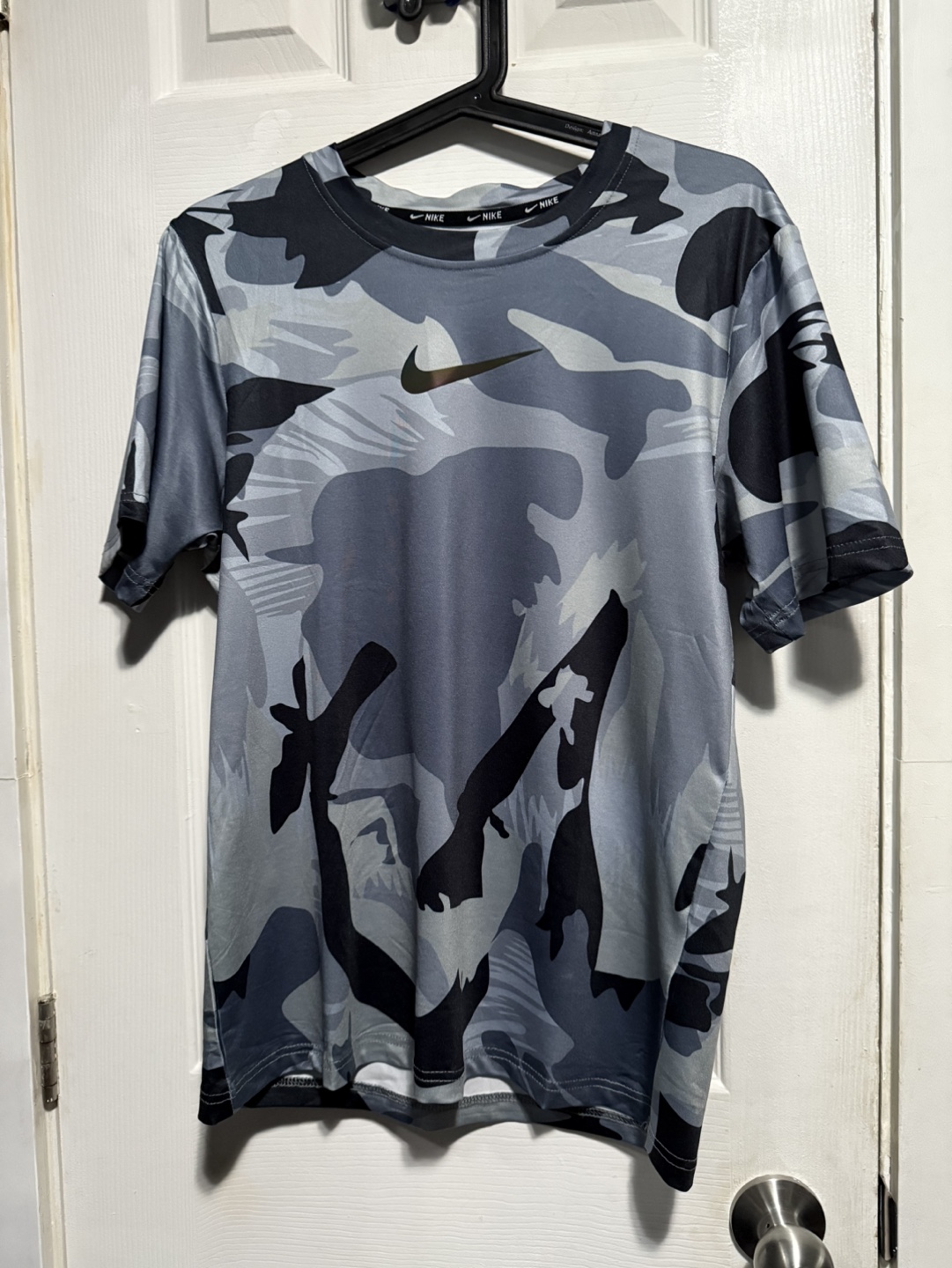 SEVEN! Nike, Adidas & Under Armour T-Shirts & Tank Tops - Size M - photo 4