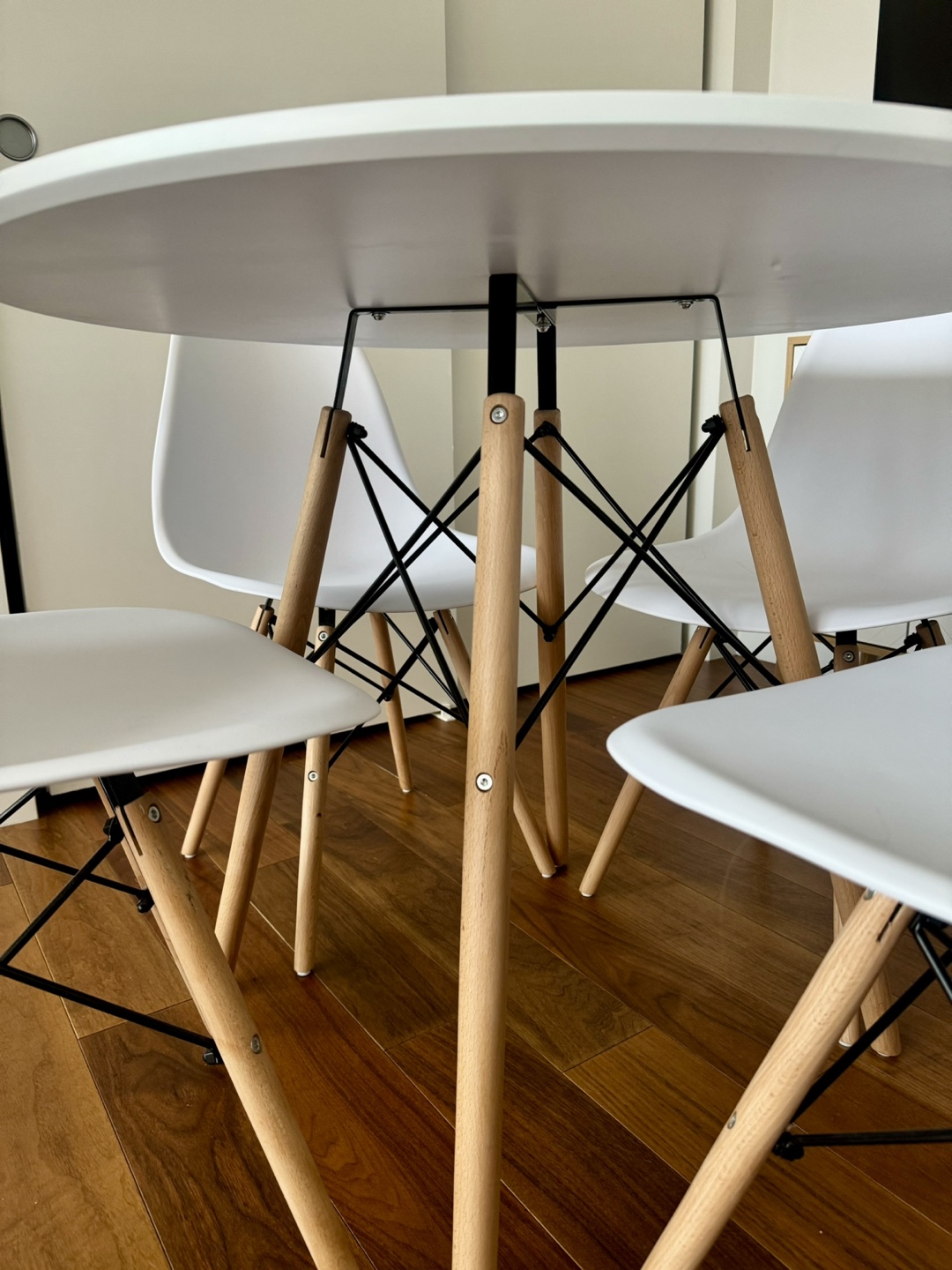 White Dining Table and 4 Chairs Set - photo 3