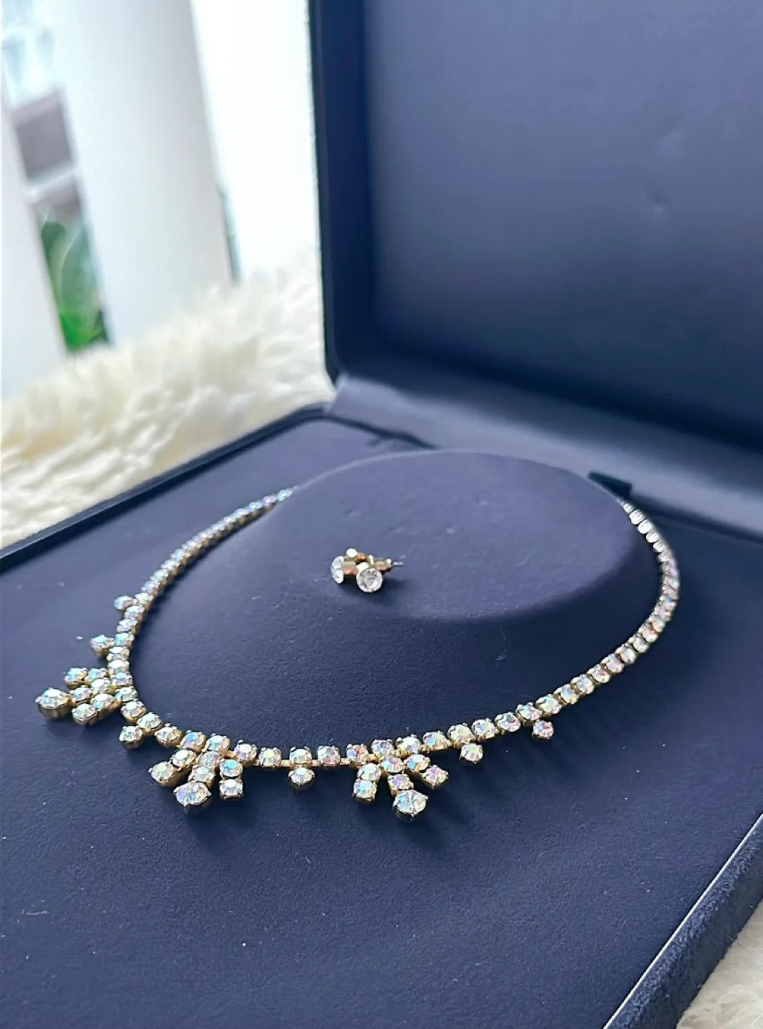 Aurora Borealis choker and Earrings Set image indicator(2)