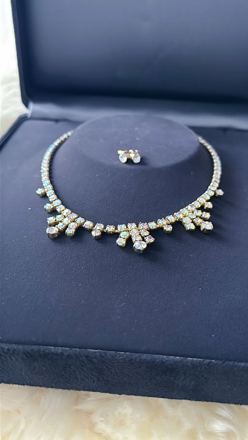 Aurora Borealis choker and Earrings Set image indicator(6)