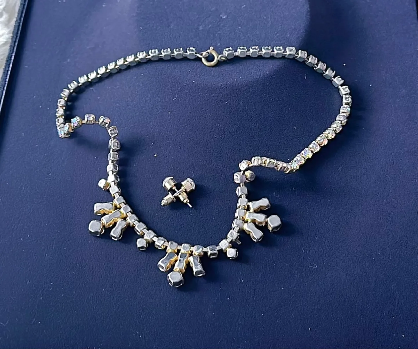 Aurora Borealis choker and Earrings Set image indicator(9)